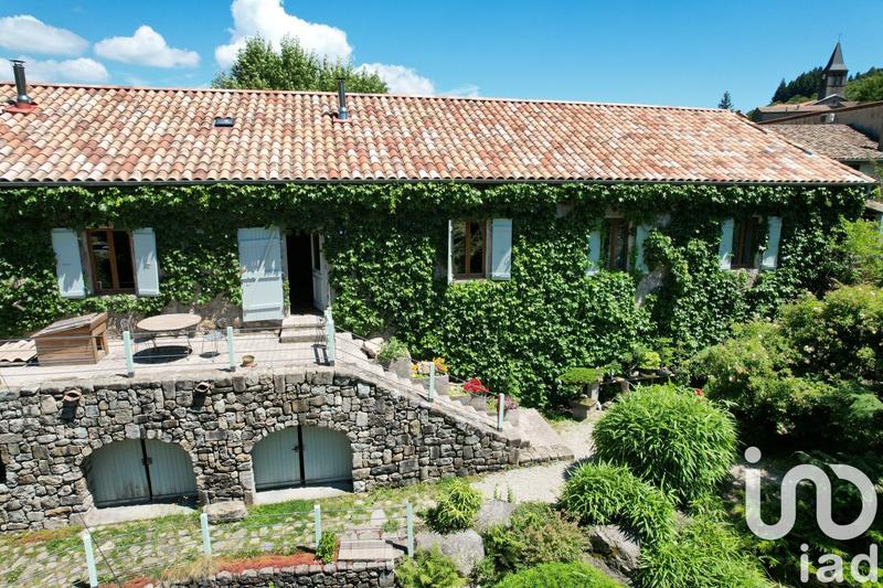 Maison - 202 m² - 6 pièces