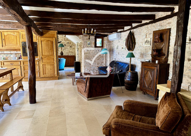 Maison - 254 m² - 7 pièces