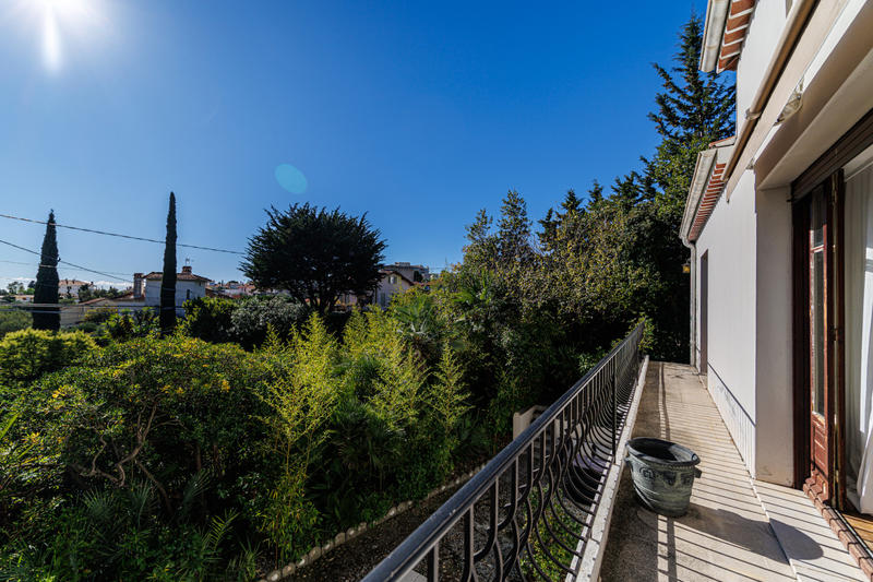 Maison - 220 m² - 7 pièces