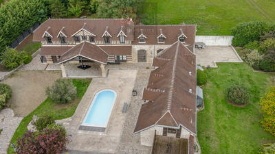 Maison - 335 m² - 12 pièces