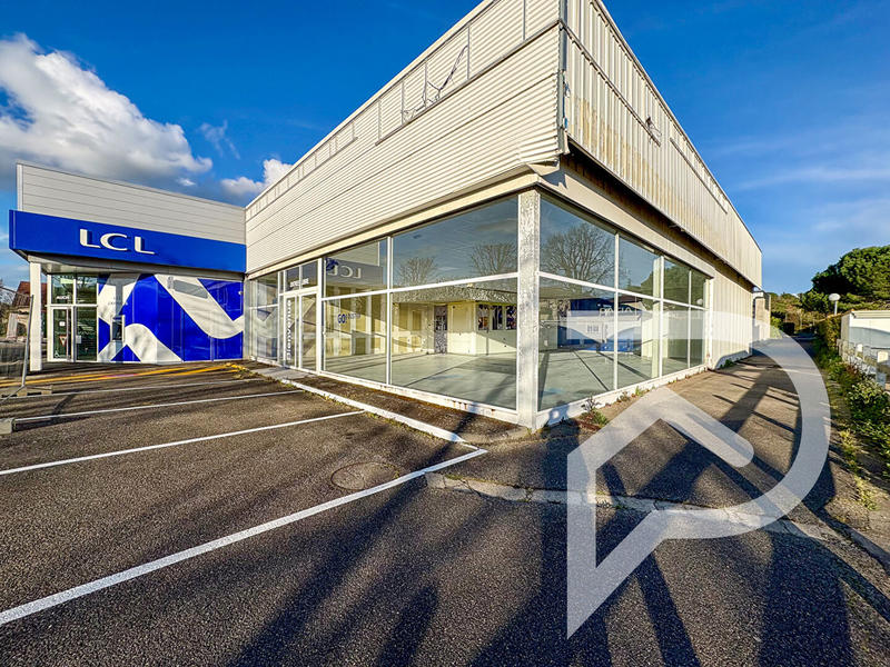 Local commercial - 324 m² - 1 pièce