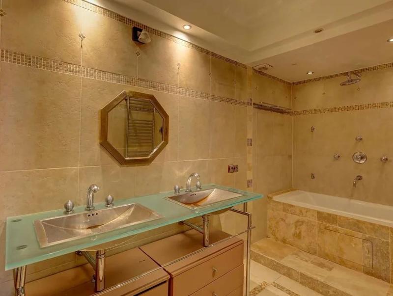 Appartement - 223 m² - 7 pièces