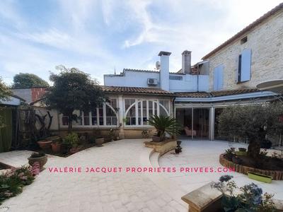 Maison - 220 m² - 7 pièces