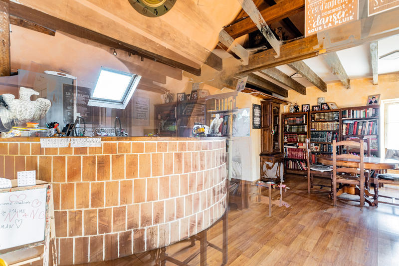 Local commercial - 158 m² - 5 pièces