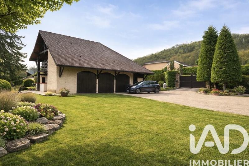 Maison - 285 m² - 9 pièces