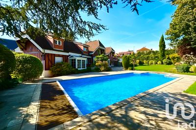 Maison - 313 m² - 9 pièces