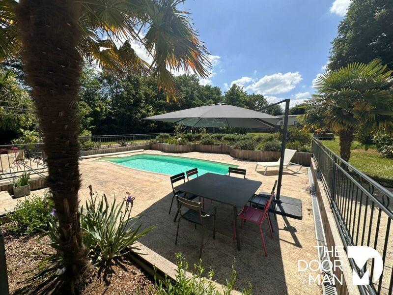 Maison - 264 m² - 10 pièces