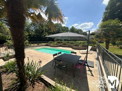 Maison - 264 m² - 10 pièces