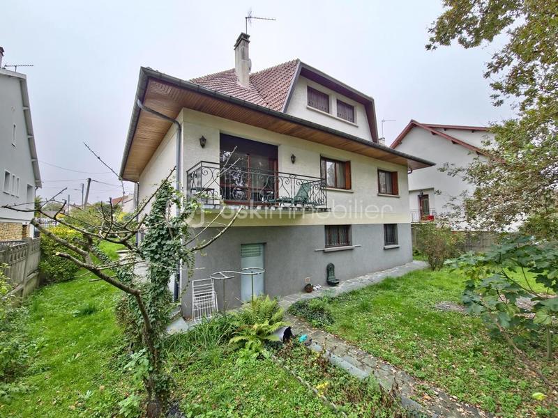 Maison - 210 m² - 7 pièces