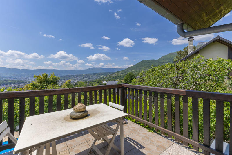 Maison - 220 m² - 8 pièces