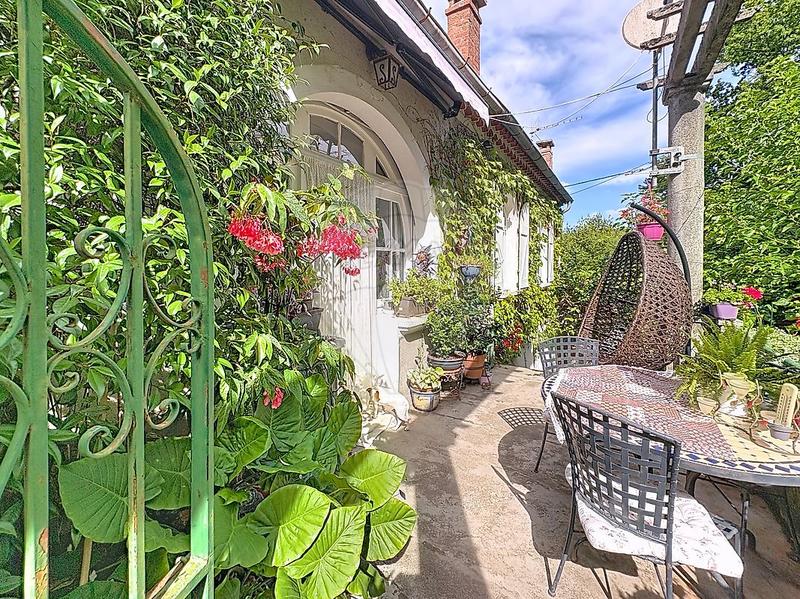 Maison - 225 m² - 9 pièces