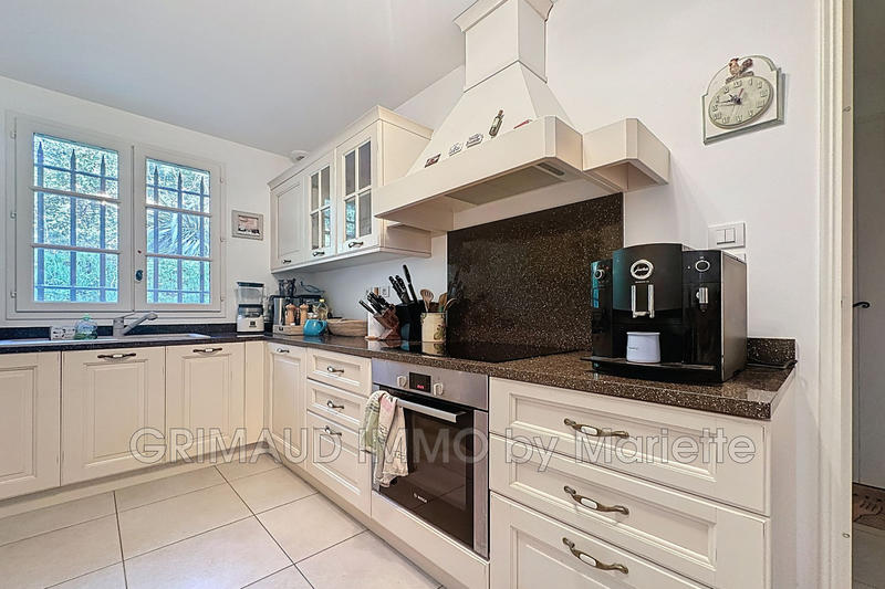 Maison - 221 m² - 6 pièces