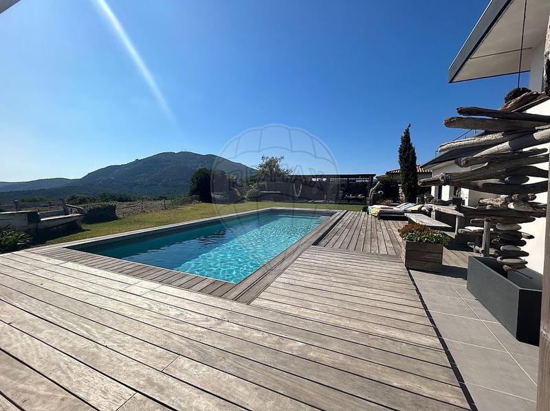 Villa - 150 m² - 4 pièces
