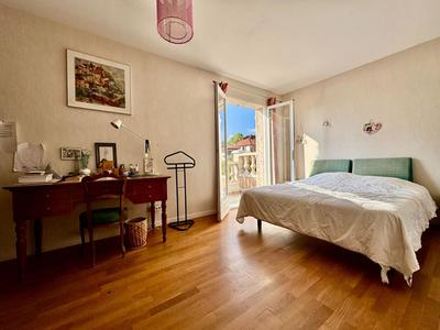 Maison - 182 m² - 8 pièces