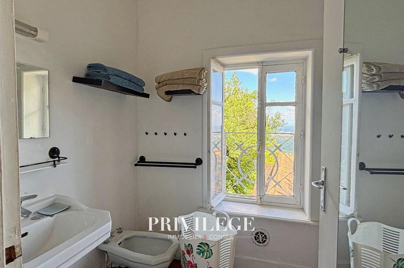 Maison - 220 m² - 7 pièces