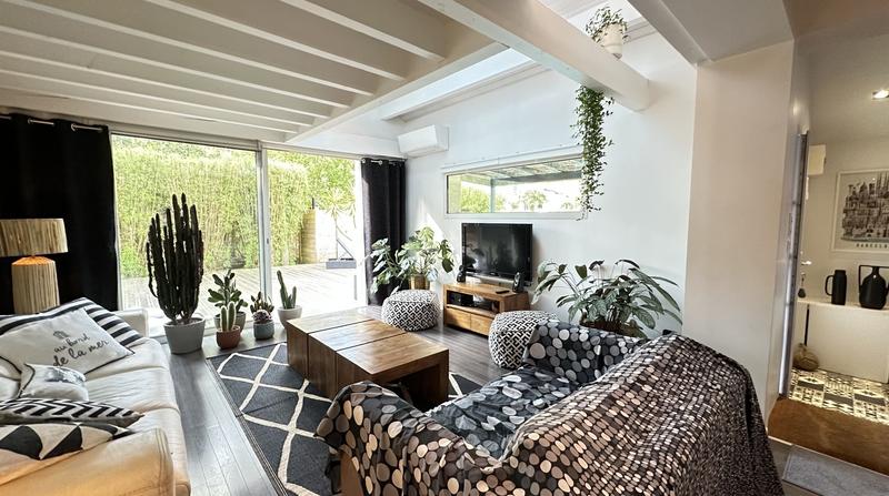 Villa - 222 m² - 10 pièces