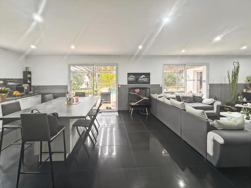 Maison - 147 m² - 7 pièces