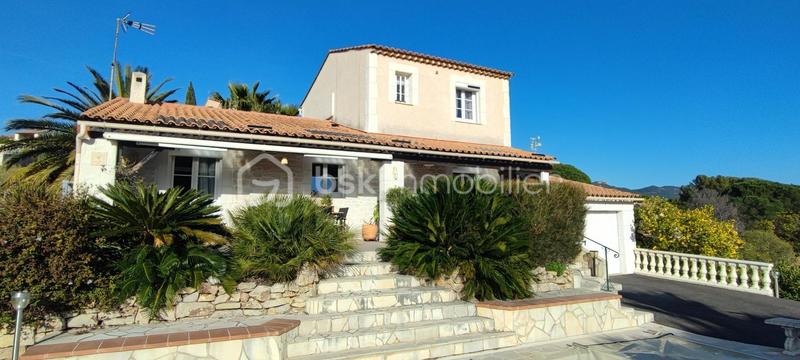 Maison traditionnelle - 99 m² - 4 pièces