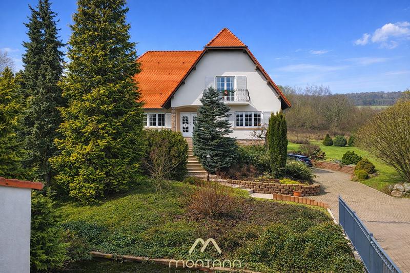 Maison - 216 m² - 9 pièces