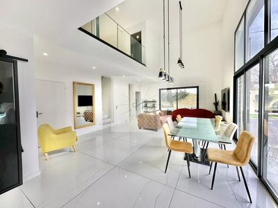 Maison - 145 m² - 6 pièces