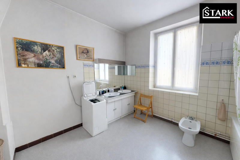 Appartement - 167 m² - 6 pièces