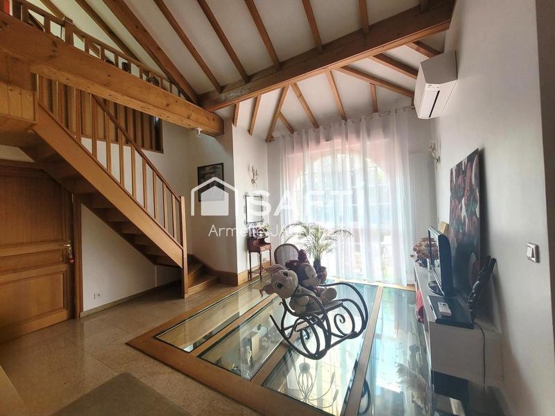 Maison - 158 m² - 6 pièces
