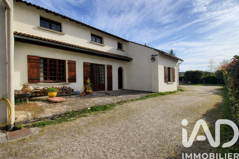 Maison - 222 m² - 8 pièces