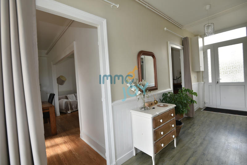 Maison - 212 m² - 8 pièces
