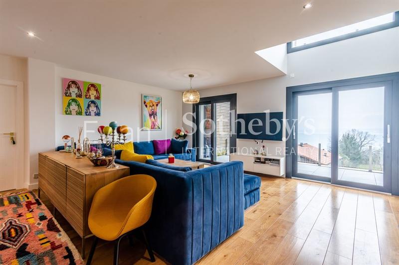 Maison - 230 m² - 6 pièces