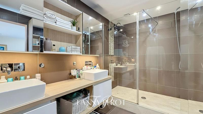 Maison - 205 m² - 6 pièces