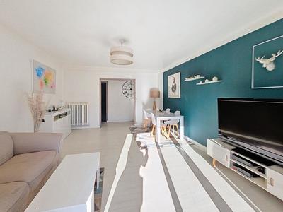 Appartement - 99 m² - 4 pièces