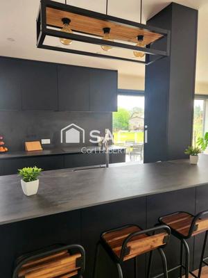 Maison - 300 m² - 8 pièces