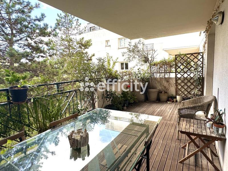 Appartement - 99 m² - 4 pièces