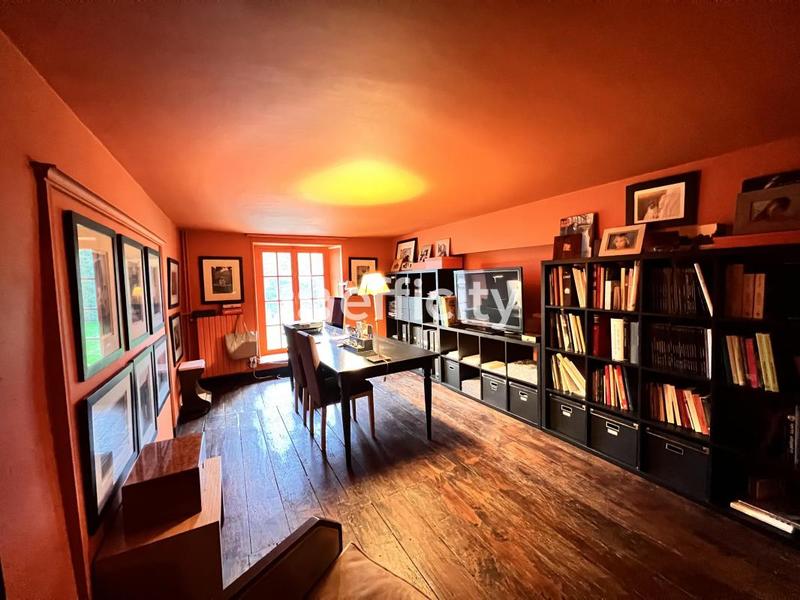 Maison - 447 m² - 12 pièces