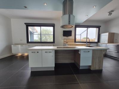 Maison - 180 m² - 4 pièces