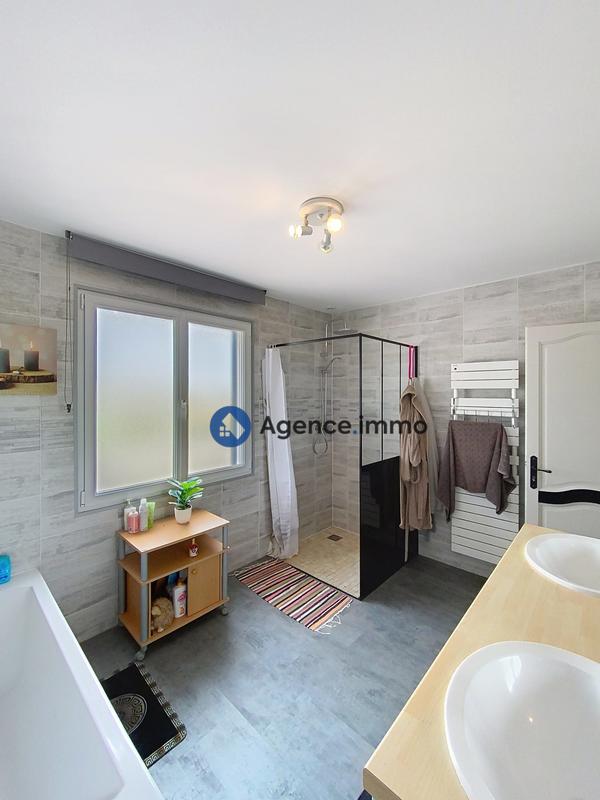 Maison traditionnelle - 106 m² - 7 pièces