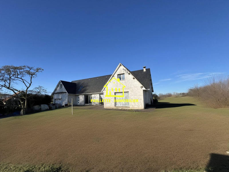 Maison traditionnelle - 160 m² - 8 pièces