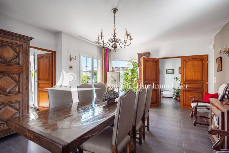 Maison - 204 m² - 7 pièces