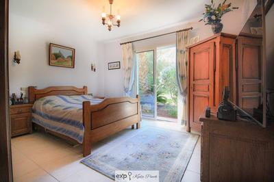 Maison - 238 m² - 8 pièces