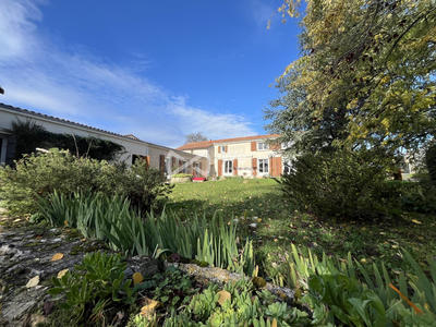 Maison - 240 m² - 7 pièces