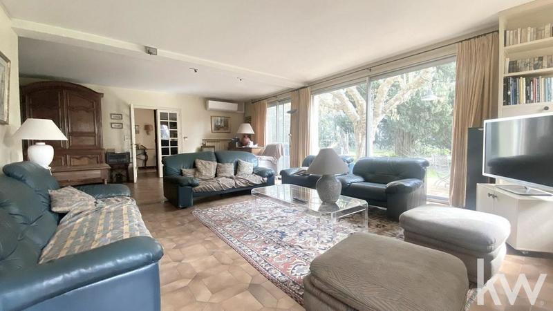 Propriété - 260 m² - 7 pièces