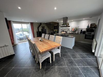 Maison traditionnelle - 119 m² - 4 pièces