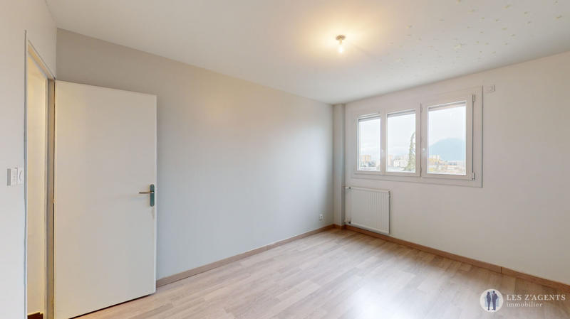 Appartement - 95 m² - 5 pièces