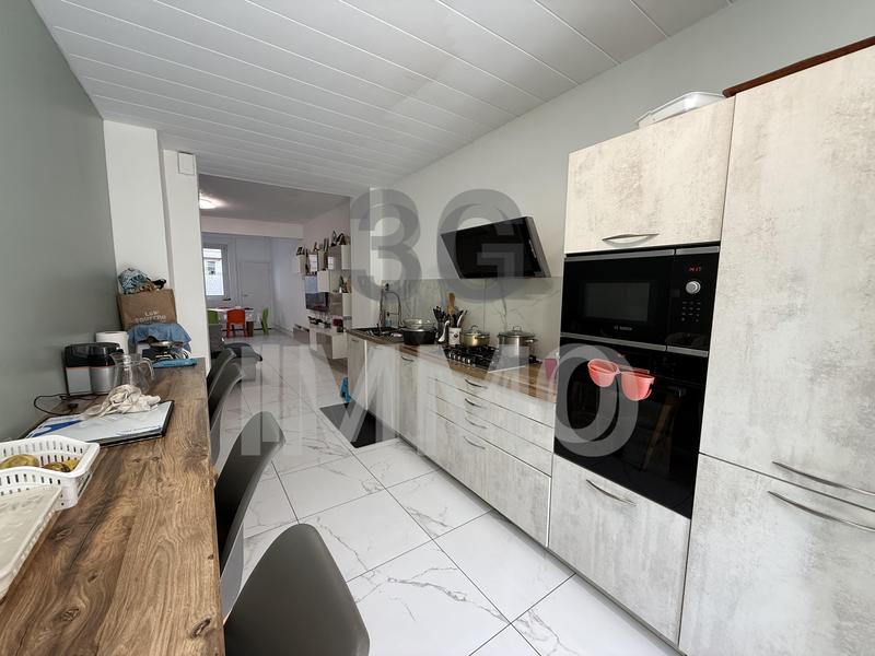 Maison - 214 m² - 6 pièces