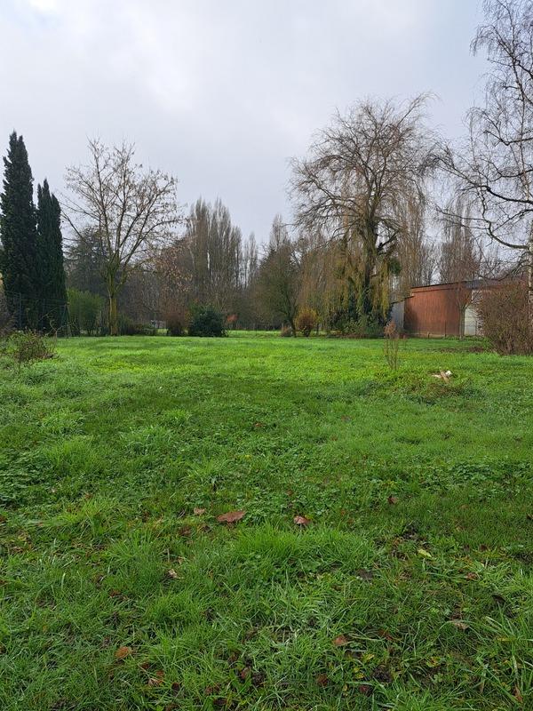 Terrain constructible - 695 m²