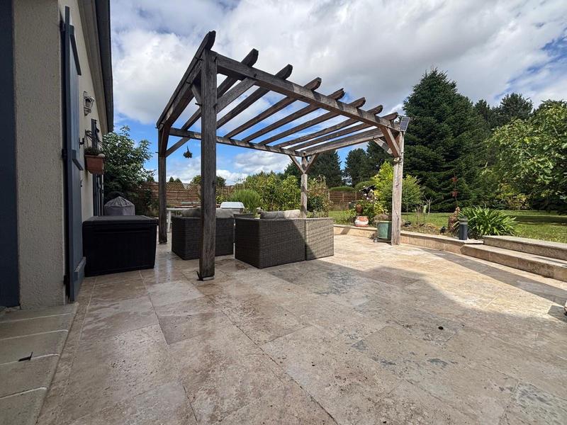 Maison - 161 m² - 8 pièces