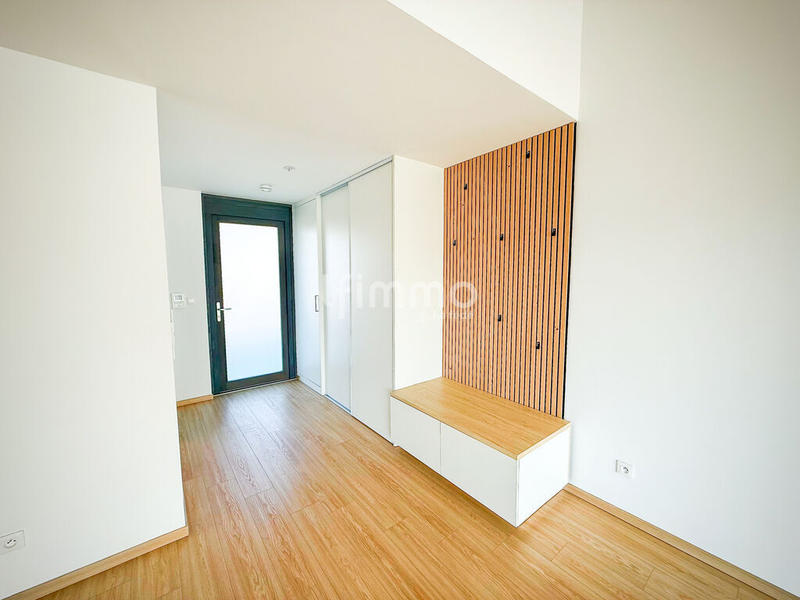 Loft - 121 m² - 5 pièces