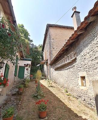 Maison de village - 90 m² - 3 pièces