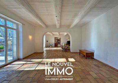 Mas - 335 m² - 8 pièces