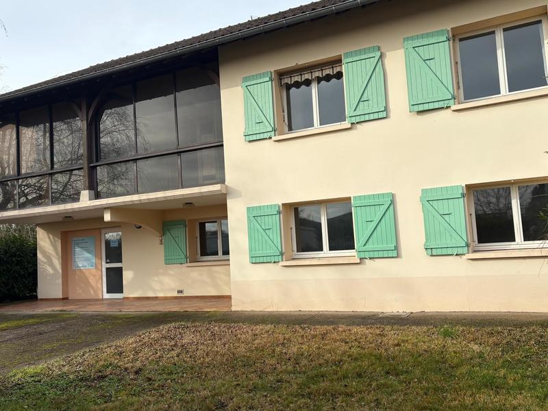 Maison - 235 m² - 8 pièces